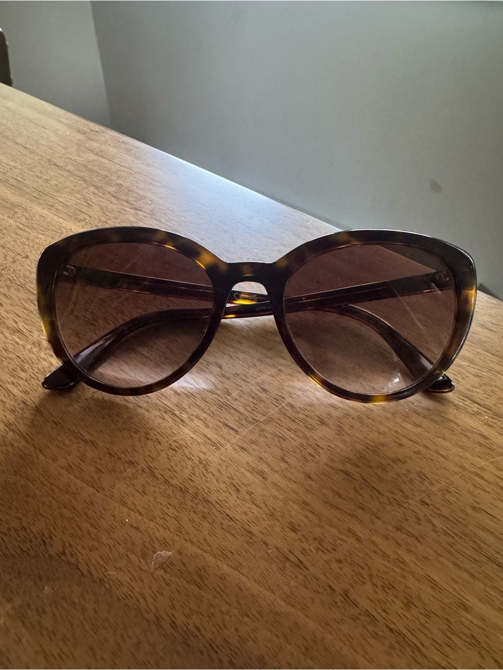 Prada Tortoiseshell Cat-Eye Sunglasses - Brown Gradient Lenses